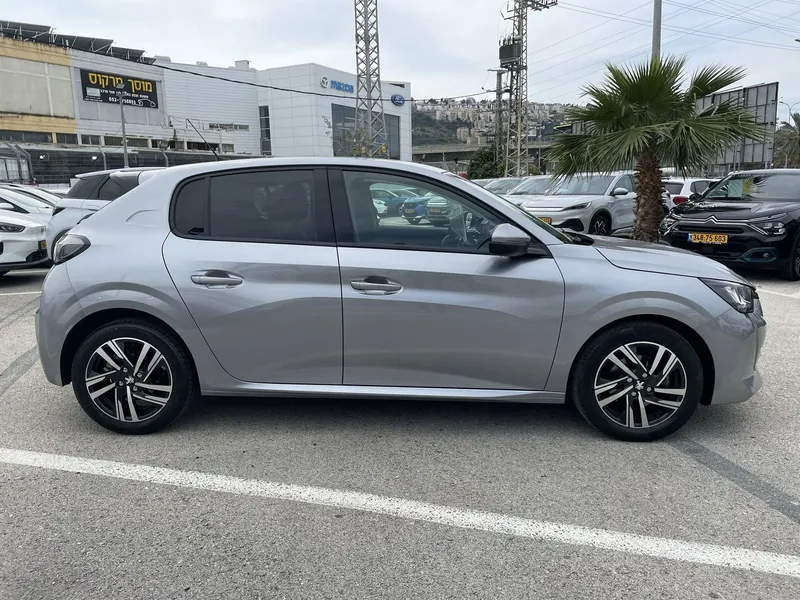 Peugeot 208 2nd hand, 2021, private hand