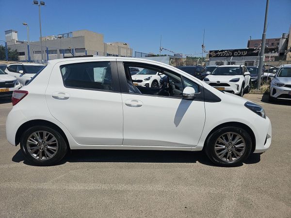 Toyota Yaris с пробегом, 2019, частная рука