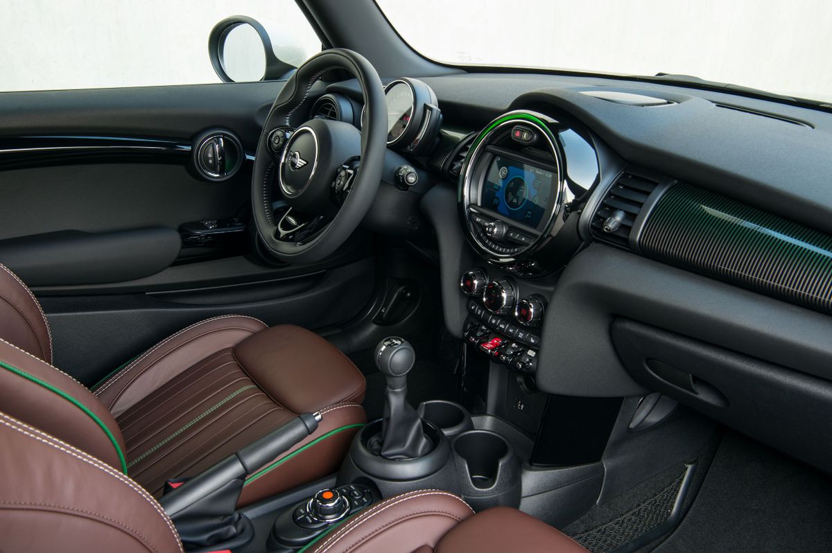 MINI Hatch 2018. Siéges avants. Mini 3-portes, 3 génération, restyling