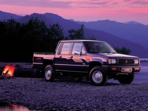 Mitsubishi L200 1986. Carrosserie, extérieur. 2 pick-up, 2 génération