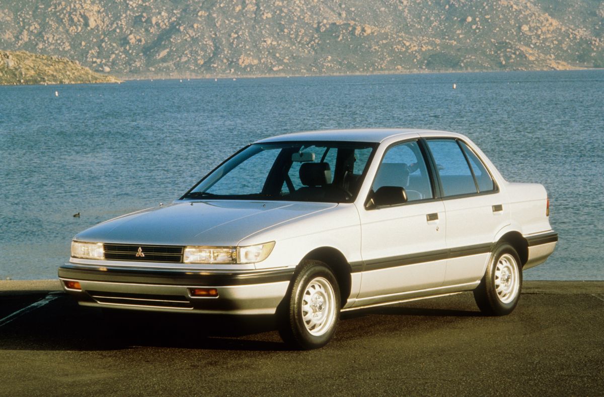 מיצובישי מיראז' ‏1988. מרכב, צורה. סדאן, 3 דור