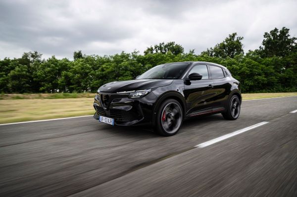 Alfa Romeo Junior 2024. Кузов, экстерьер. Внедорожник 5 дв., 1 поколение
