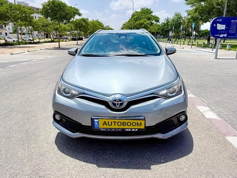 Toyota Auris 2nd hand, 2017