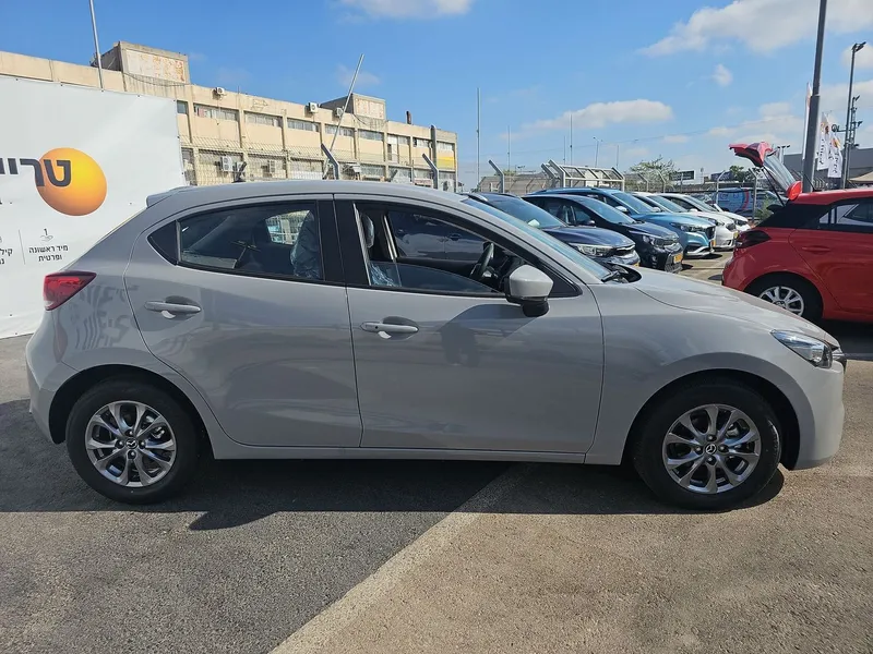 Mazda 2 nouvelle voiture, 2024