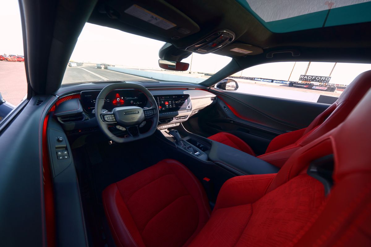 Dodge Charger 2024. Передние сидения. Купе, 7 поколение