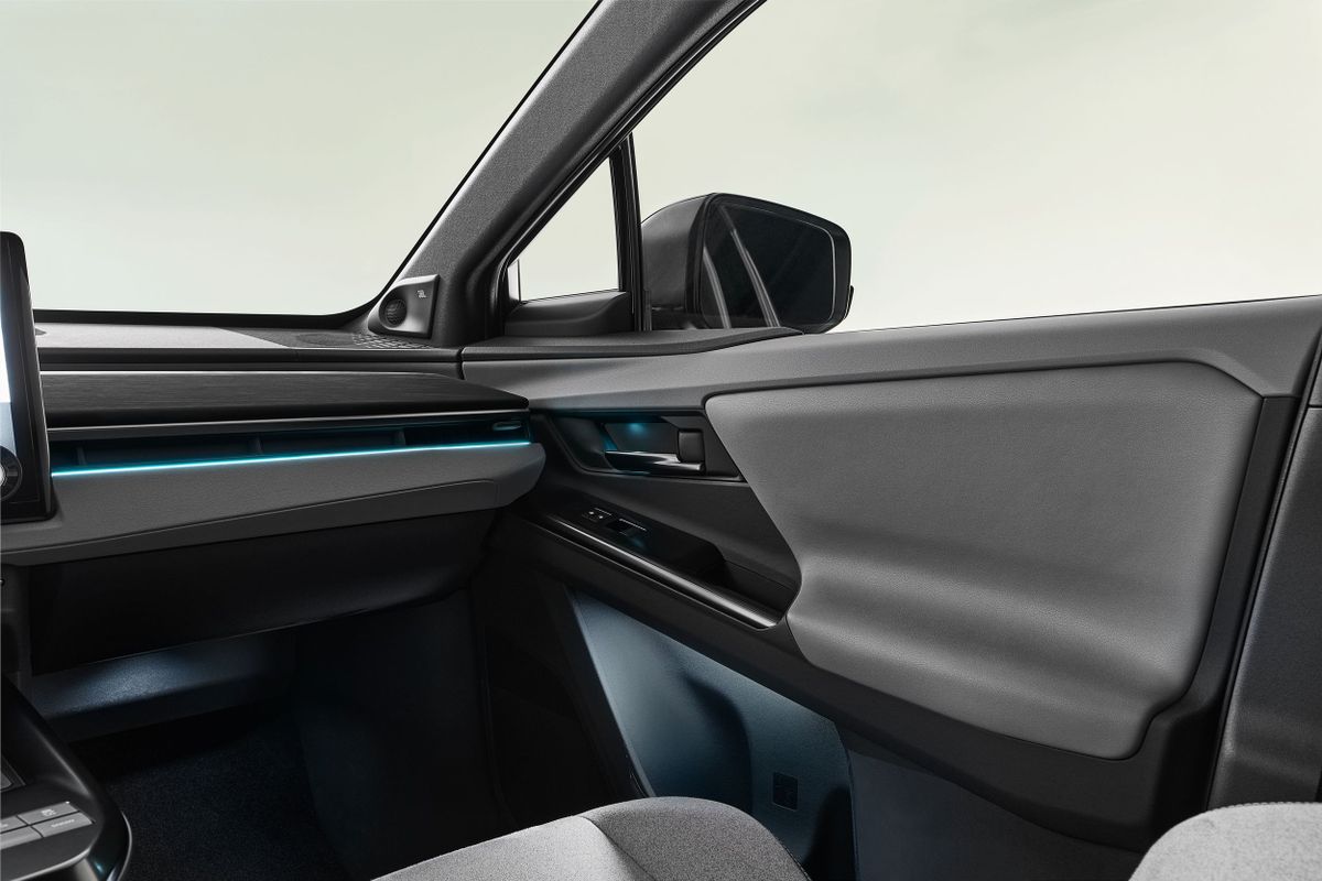 Toyota C-HR Plus 2025. Деталь салона, интерьера. Внедорожник 5 дв., 1 поколение