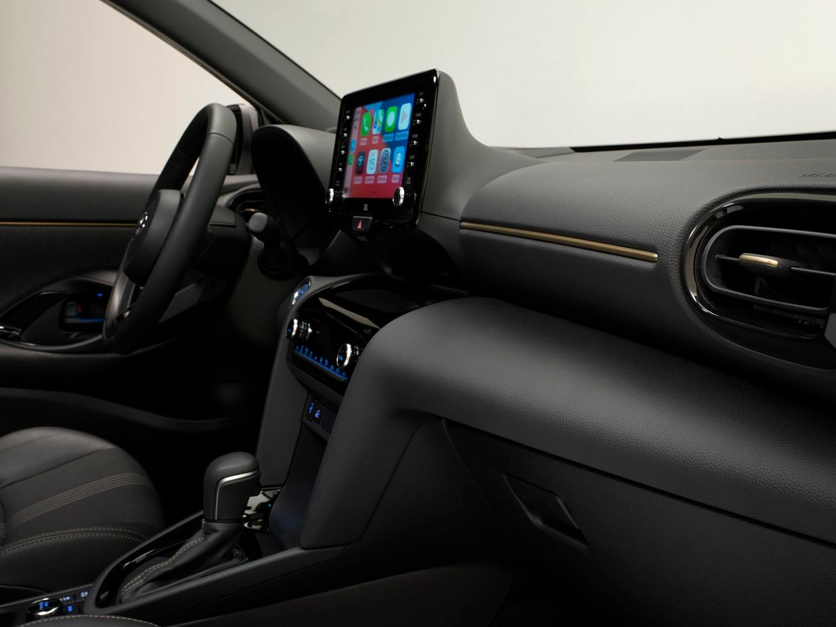 Toyota Yaris Cross 2020. Center console. SUV 5-doors, 1 generation