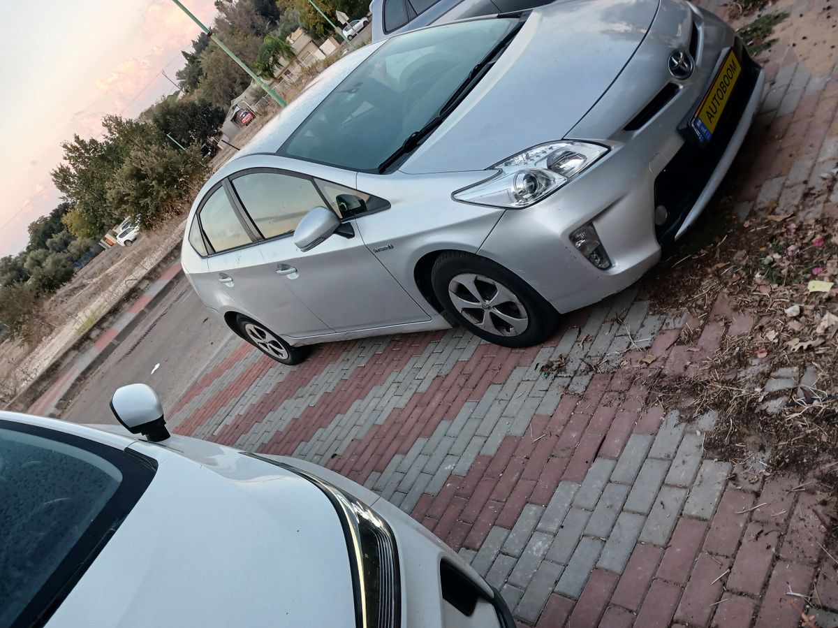 Toyota Prius 2nd hand, 2013, private hand