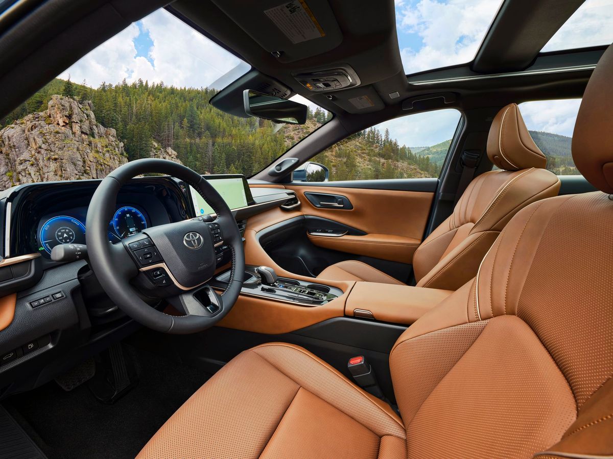 Toyota Crown Signia 2023. Передние сидения. Внедорожник 5 дв., 1 поколение