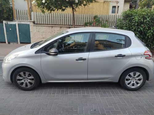 Peugeot 208 2nd hand, 2015, private hand