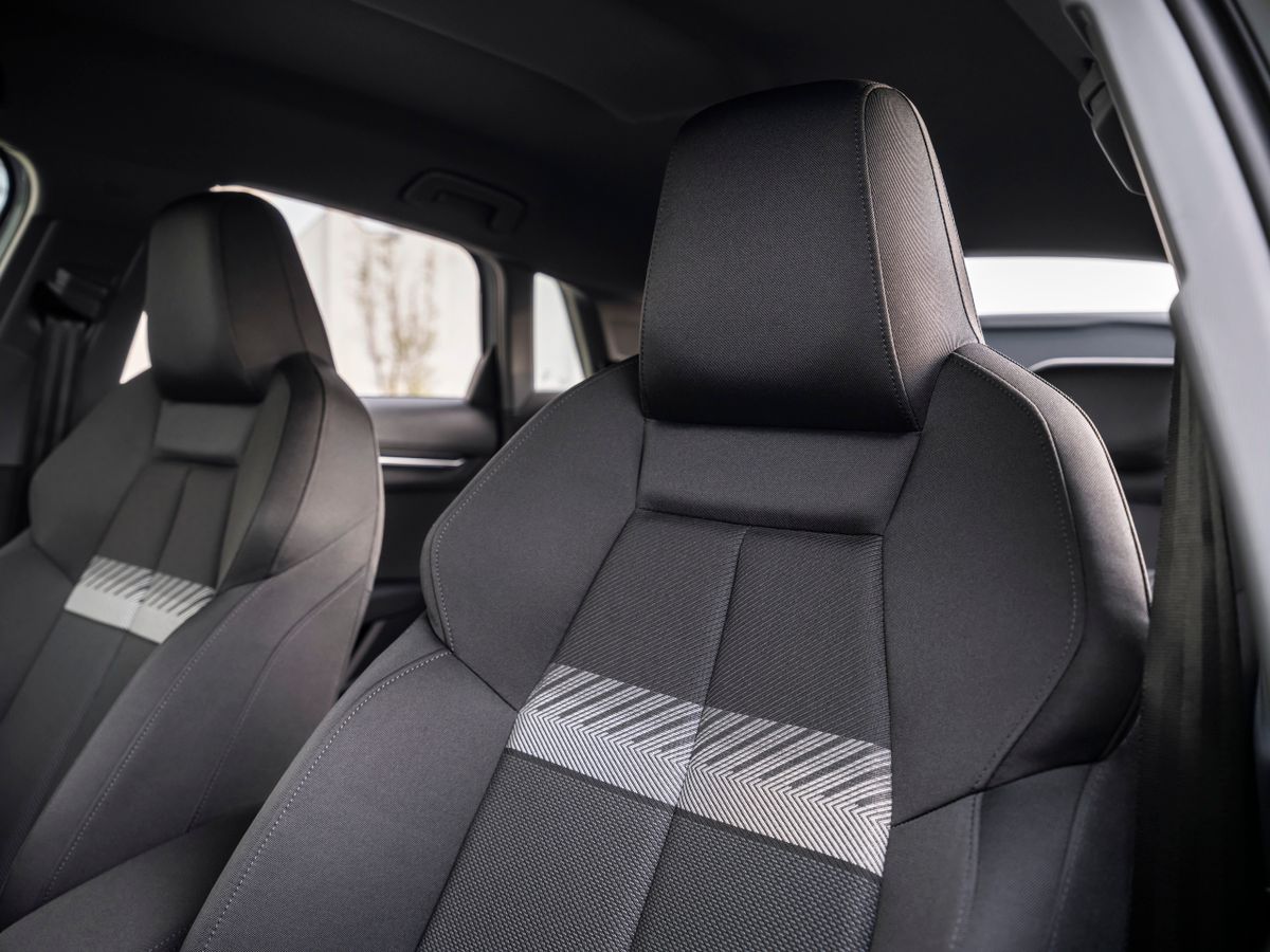 Audi A3. Передние сидения.