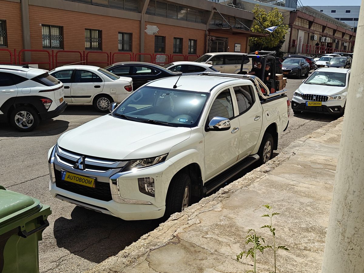 Mitsubishi L200 2nd hand, 2021, private hand