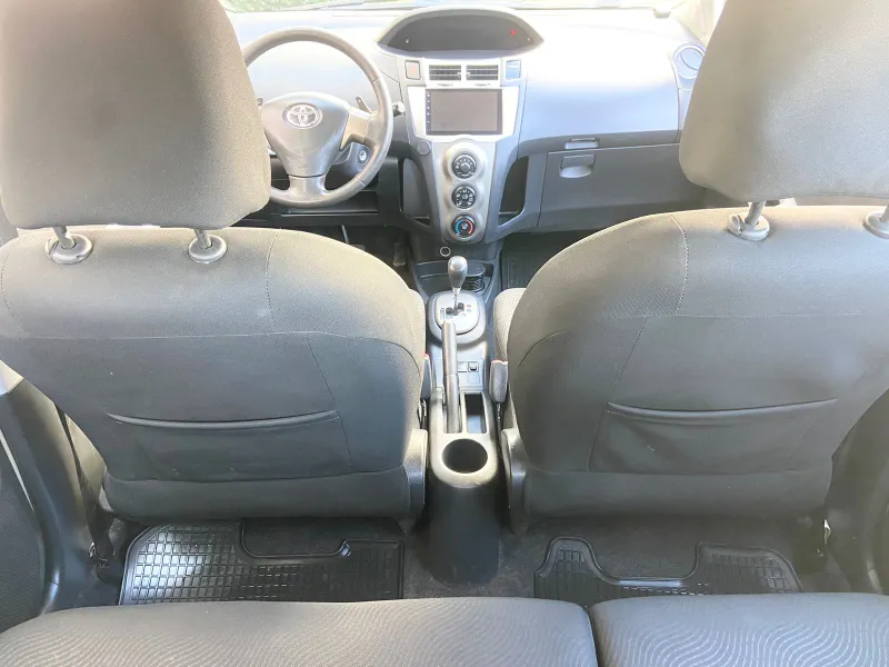 Toyota Yaris 2nd hand, 2011