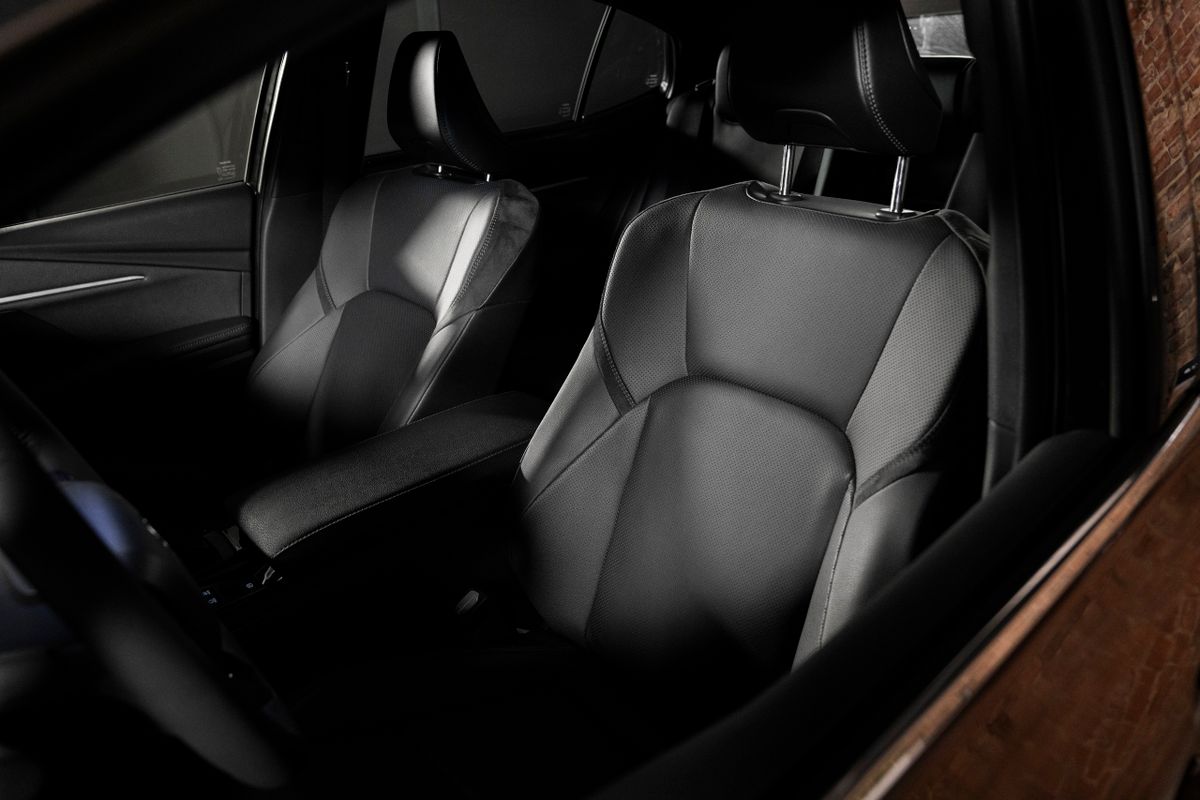 Toyota Camry 2023. Передние сидения. Седан, 9 поколение