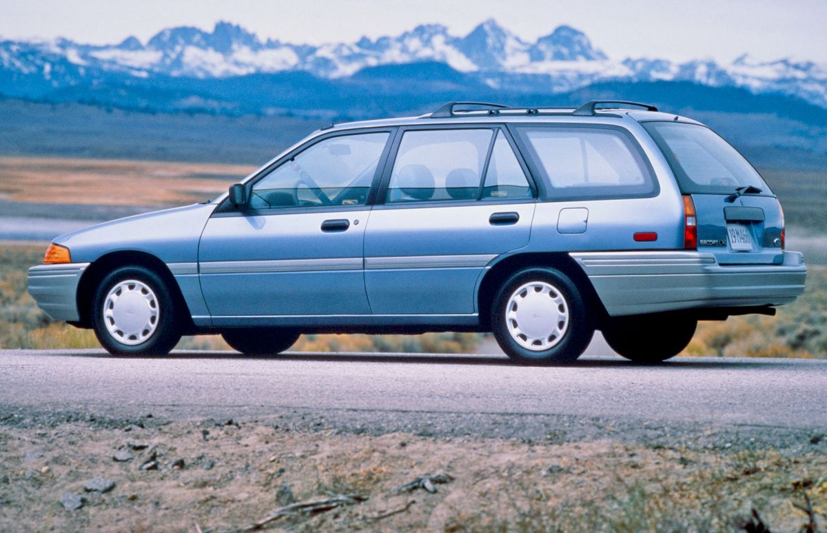 פורד אסקורט (צפון אמריקה) ‏1990. מרכב, צורה. סטיישן 5 דלתות, 2 דור
