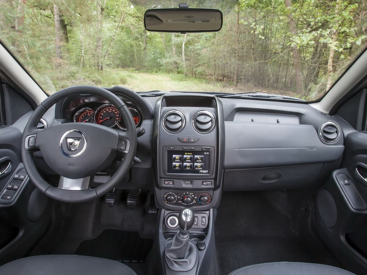 Dacia Duster 2013. Center console. SUV 5-doors, 1 generation, restyling