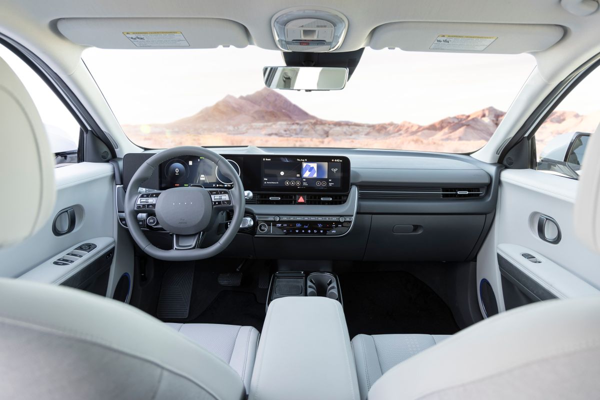 Hyundai IONIQ 5 2024. Передние сидения. Хэтчбек 5 дв., 1 поколение, рестайлинг