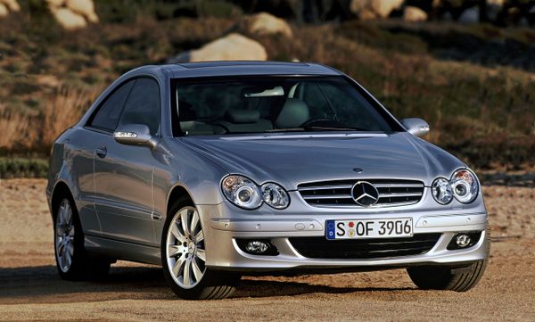 Mercedes-Benz Classe CLK 2005. Carrosserie, extérieur. Coupé sans montants, 2 génération, restyling