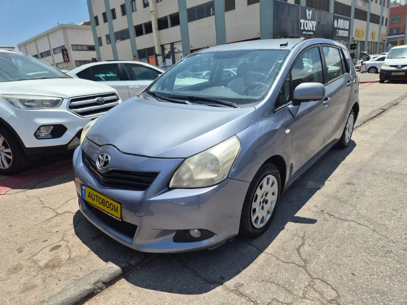 Toyota Verso 2nd hand, 2011