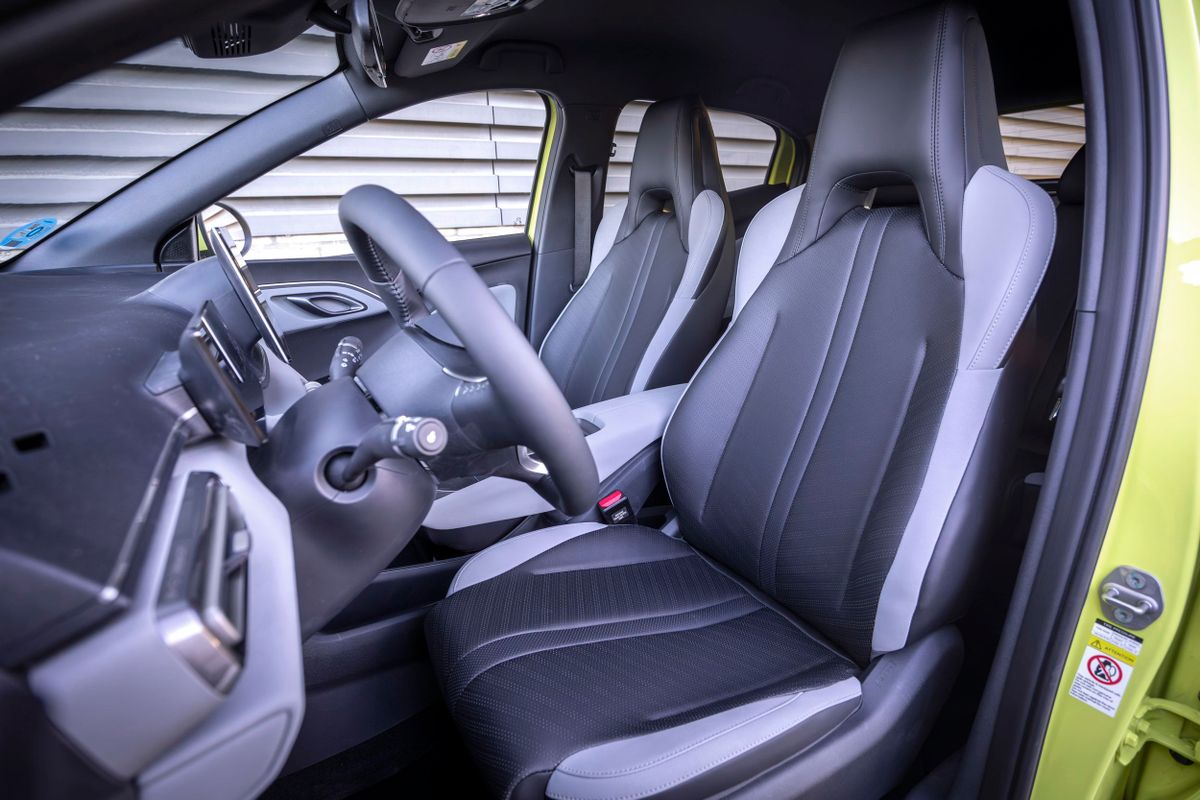 BYD Dolphin Surf 2025. Передние сидения. Мини 5 дверей, 1 поколение