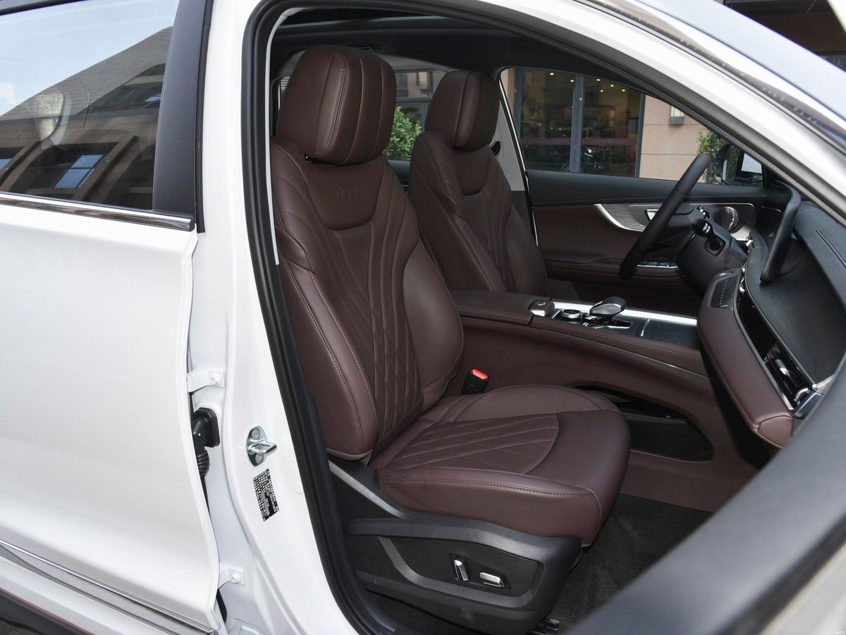 شيري تيغو 8 برو ‏2020. المقاعد الأمامية. SUV ٥ أبواب, 1 الجيل