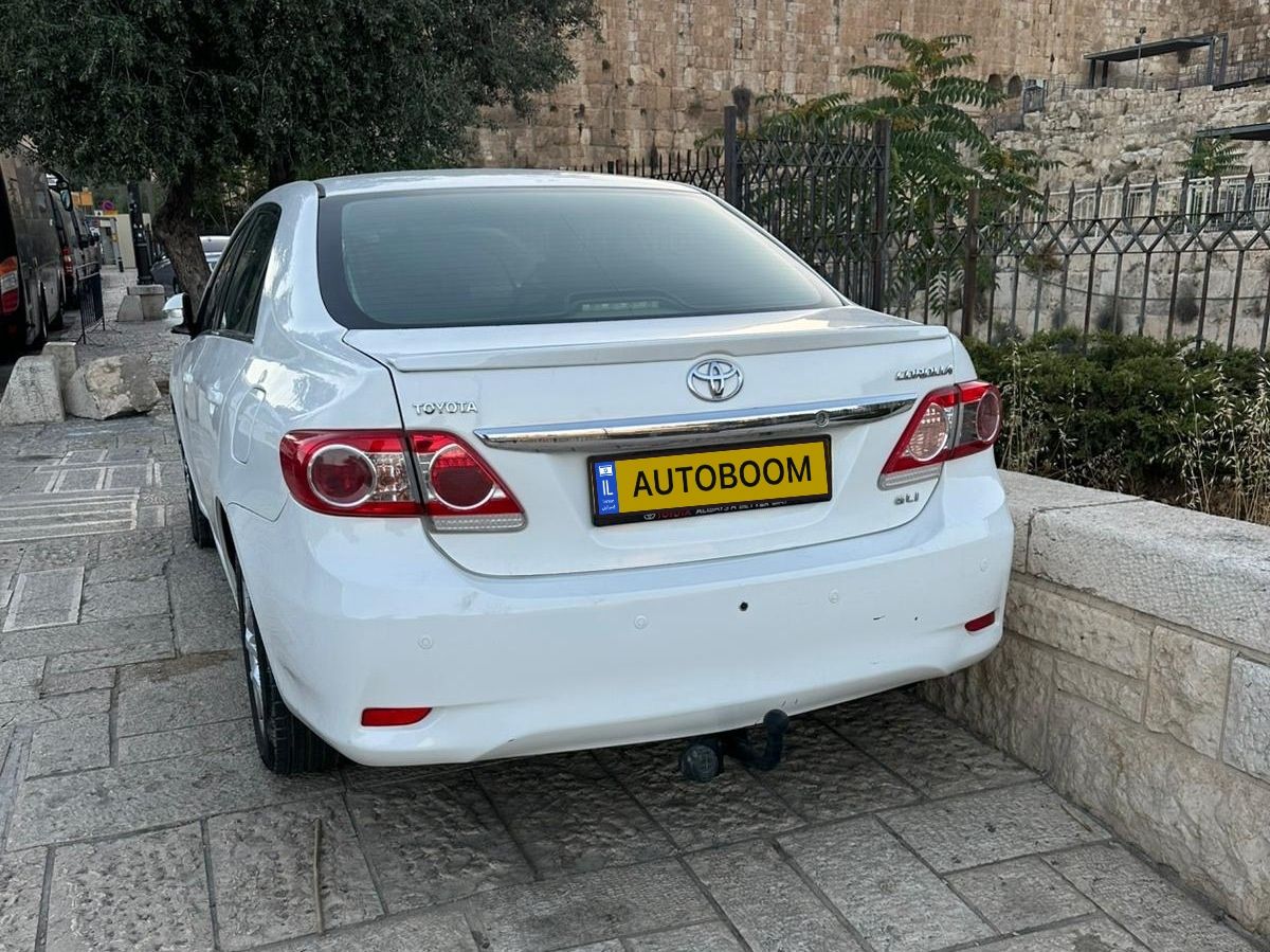 Toyota Corolla 2nd hand, 2011, private