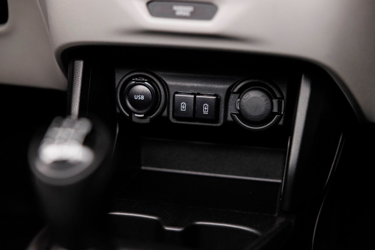 Suzuki Swift 2023. Деталь салона, интерьера. Мини 5 дверей, 6 поколение