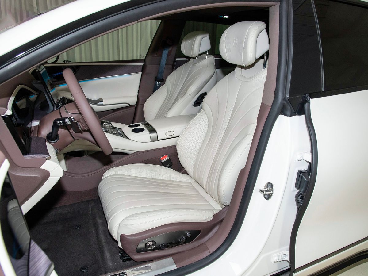 Denza Z9 GT 2024. Передние сидения. Хэтчбек 5 дв., 1 поколение