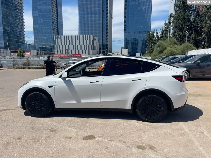 Tesla Model Y с пробегом, 2023