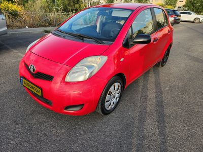 Toyota Yaris с пробегом, 2010, частная рука