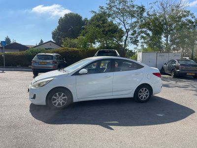 Hyundai i25 2nd hand, 2011