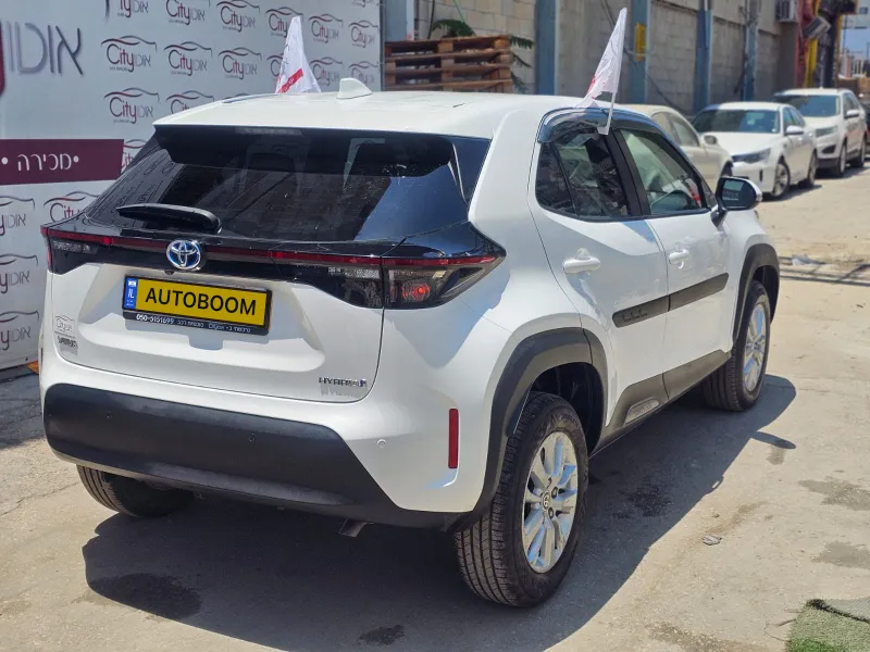 Toyota Yaris Cross с пробегом, 2024, частная рука