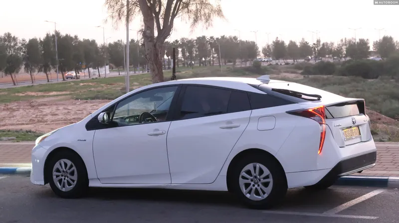 Toyota Prius 2nd hand, 2018, private