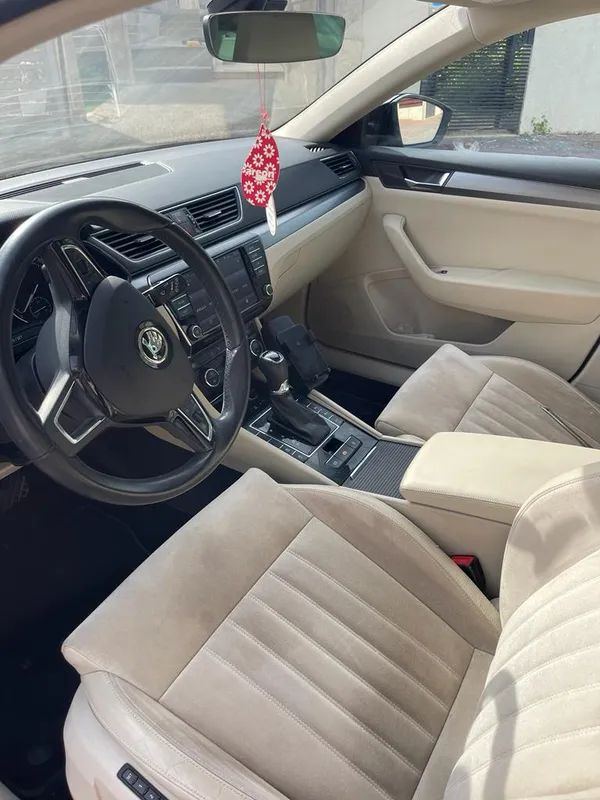 Škoda Superb 2ème main, 2018, main privée