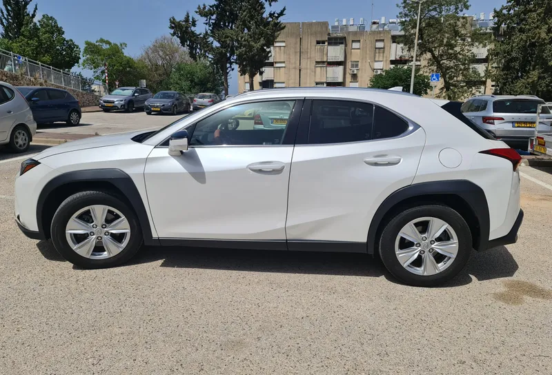 Lexus UX 2nd hand, 2021, private hand