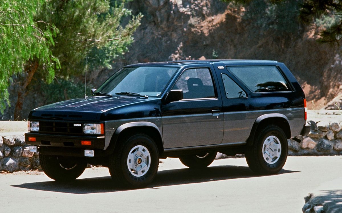 ניסאן פאת'פיינר ‏1985. מרכב, צורה. רכב שטח 3 דלתות, 1 דור