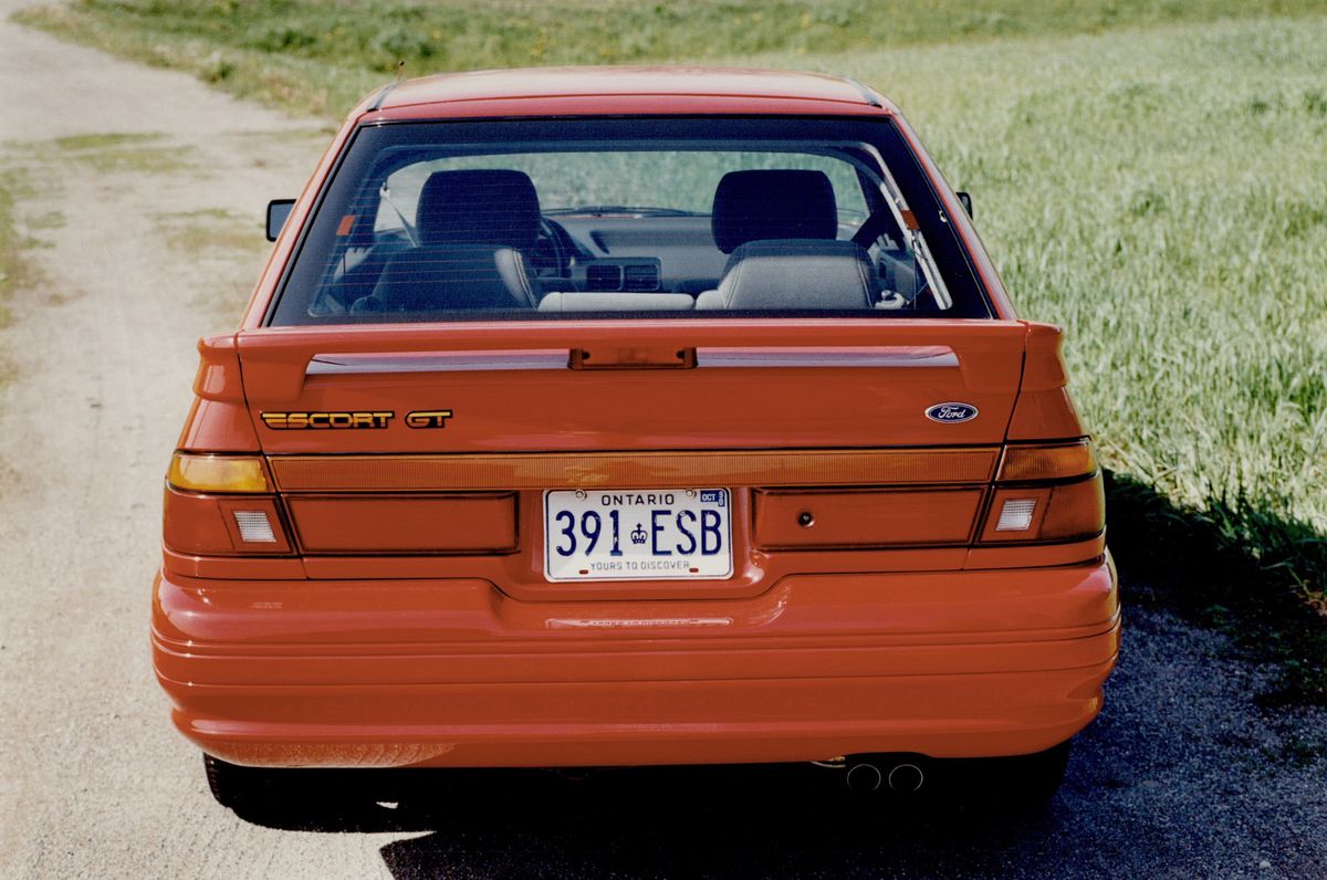 פורד אסקורט (צפון אמריקה) ‏1990. מרכב, צורה. האצ'בק 3 דלתות, 2 דור