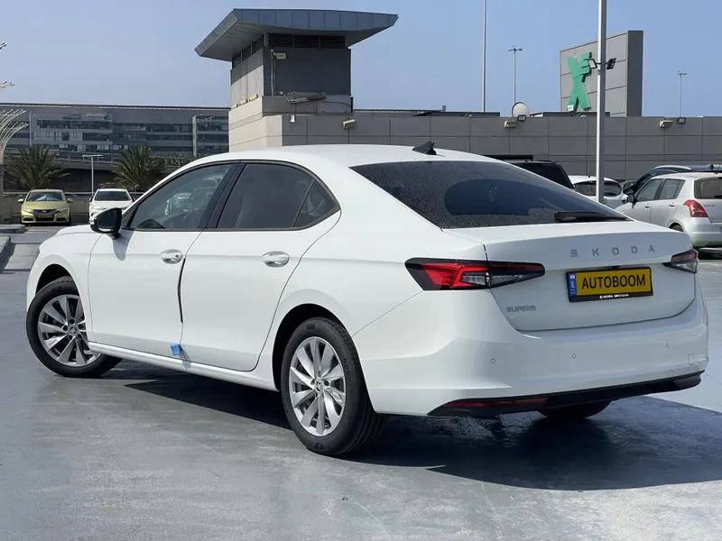 Skoda Superb 2nd hand, 2025
