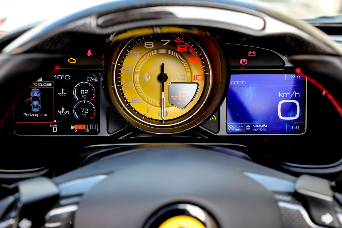 Ferrari Portofino 2020. Tableau de bord. Cabriolet, 1 génération, restyling