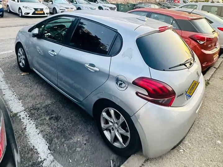 Peugeot 208 2ème main, 2015, privée