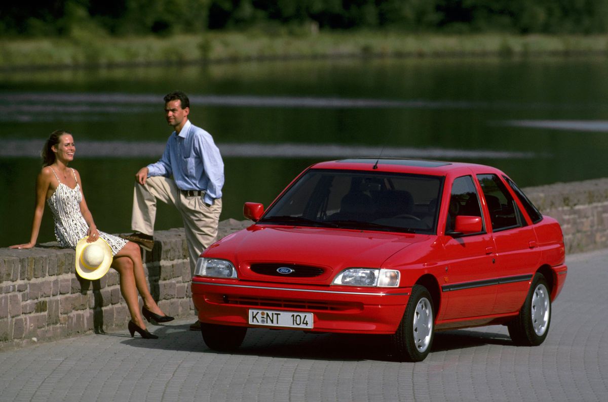 פורד אסקורט ‏1991. מרכב, צורה. האצ'בק 5 דלתות, 5 דור, שדרוג 1