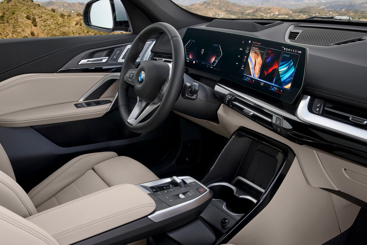 BMW X1 2022. Siéges avants. VUS 5-portes, 3 génération