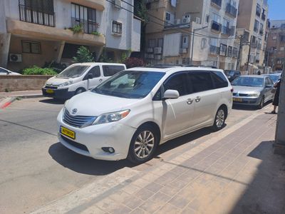 Toyota Sienna 2nd hand, 2011, private hand