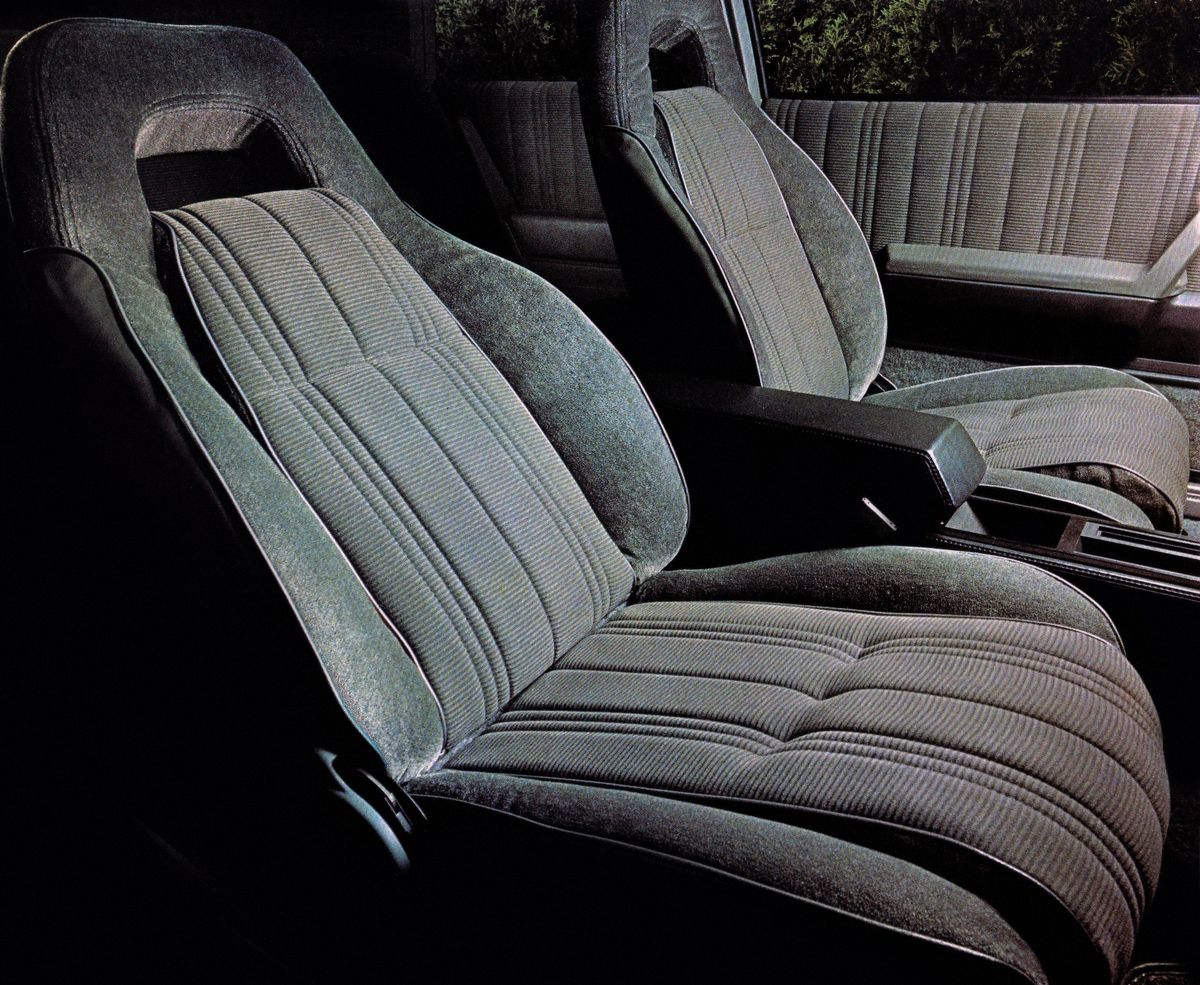 بونتياك 6000 1982. المقاعد الأمامية. كوبيه, 1 الجيل