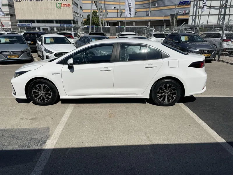Toyota Corolla с пробегом, 2021