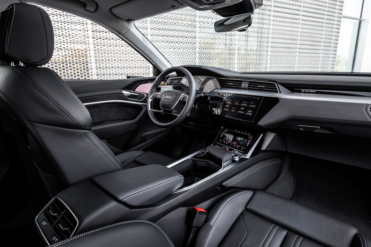 Audi Q8 e-tron 2018. Siéges avants. VUS 5-portes, 1 génération