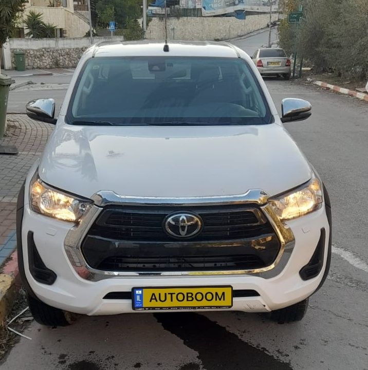 Toyota Hilux с пробегом, 2022