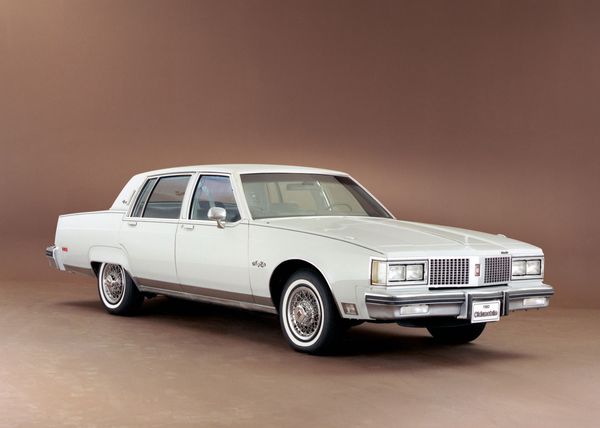Oldsmobile Ninety Eight 1977. Carrosserie, extérieur. Berline, 9 génération