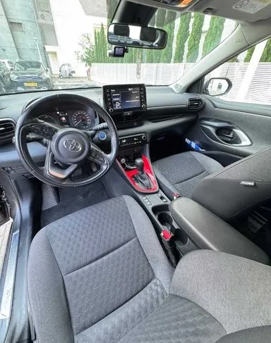 Toyota Yaris 2nd hand, 2021