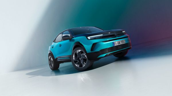 أوبل موكا ‏2024. الهيكل، المظهر الخارجي. إس يو في 5 أبواب, 2 الجيل، تحديث